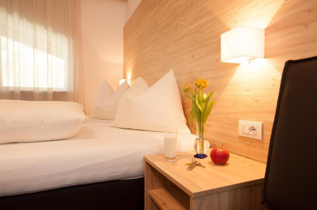 Hotel Stifter Lutago Chambre photo